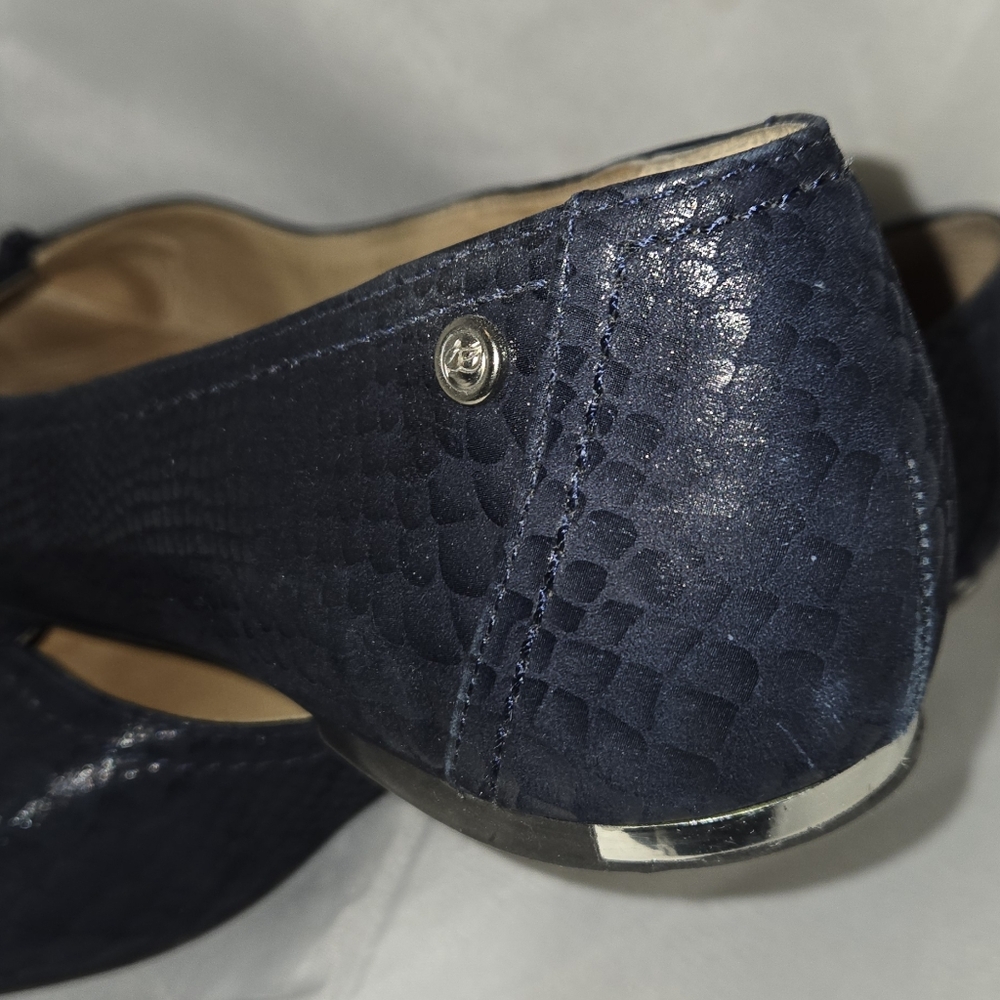 Nuture, Navy Slip Ons size 9 - Picture 3 of 5